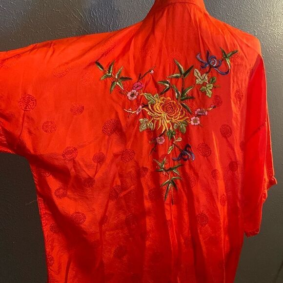 Vintage Golden BEE Dragon Rayon Hand Embroidered Red Kimono Robe Medium - Picture 1 of 11